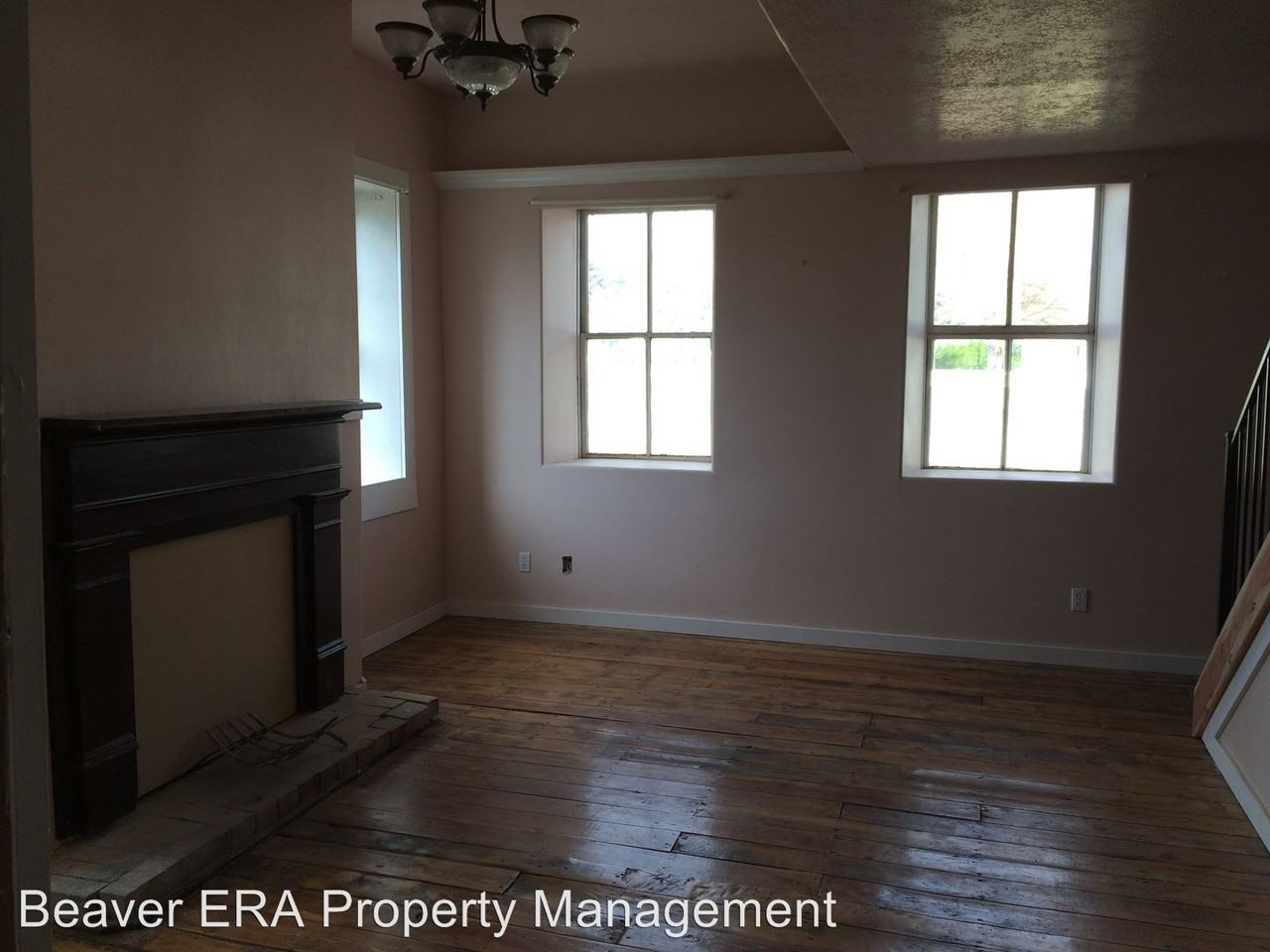 495 N 200 W St - Photo 3 of 17