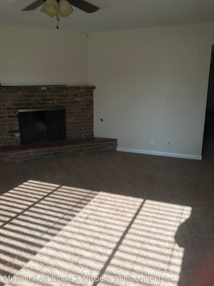 2707 Karla St - Photo 2 of 15