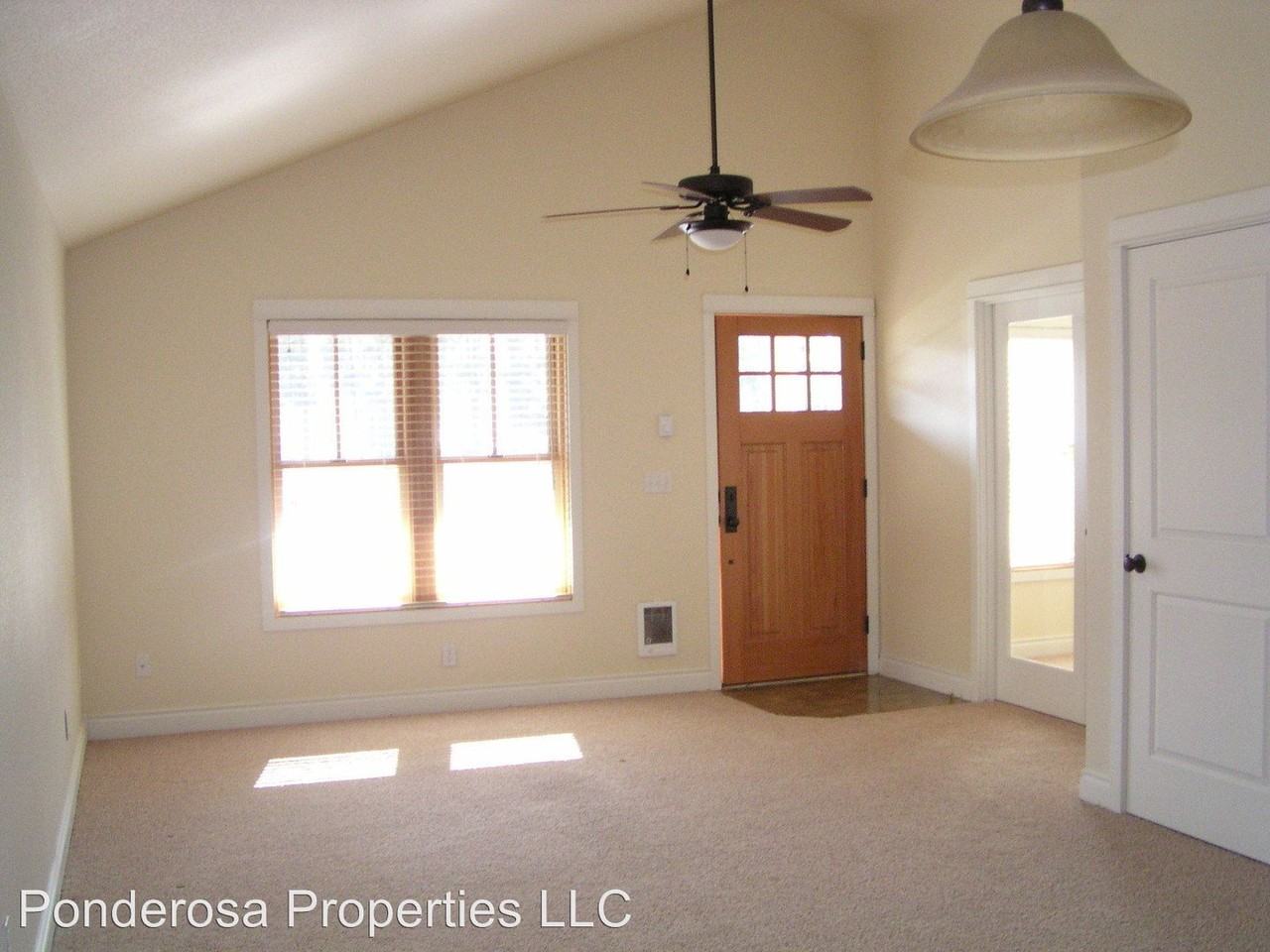 335 S Cottonwood St - Photo 3 of 5