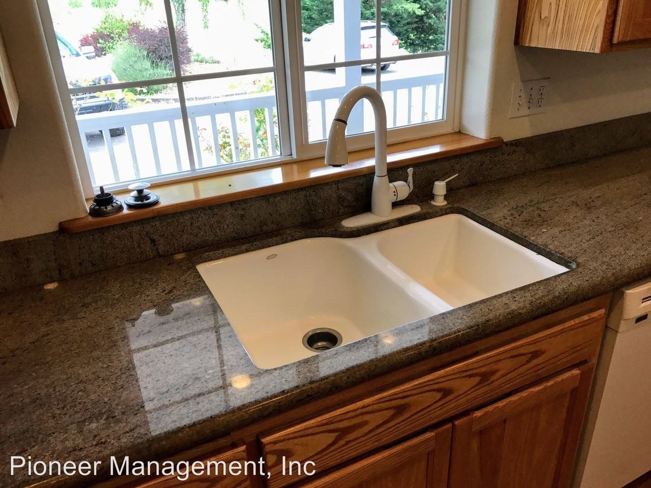 380 Singleton Rd - Photo 3 of 38