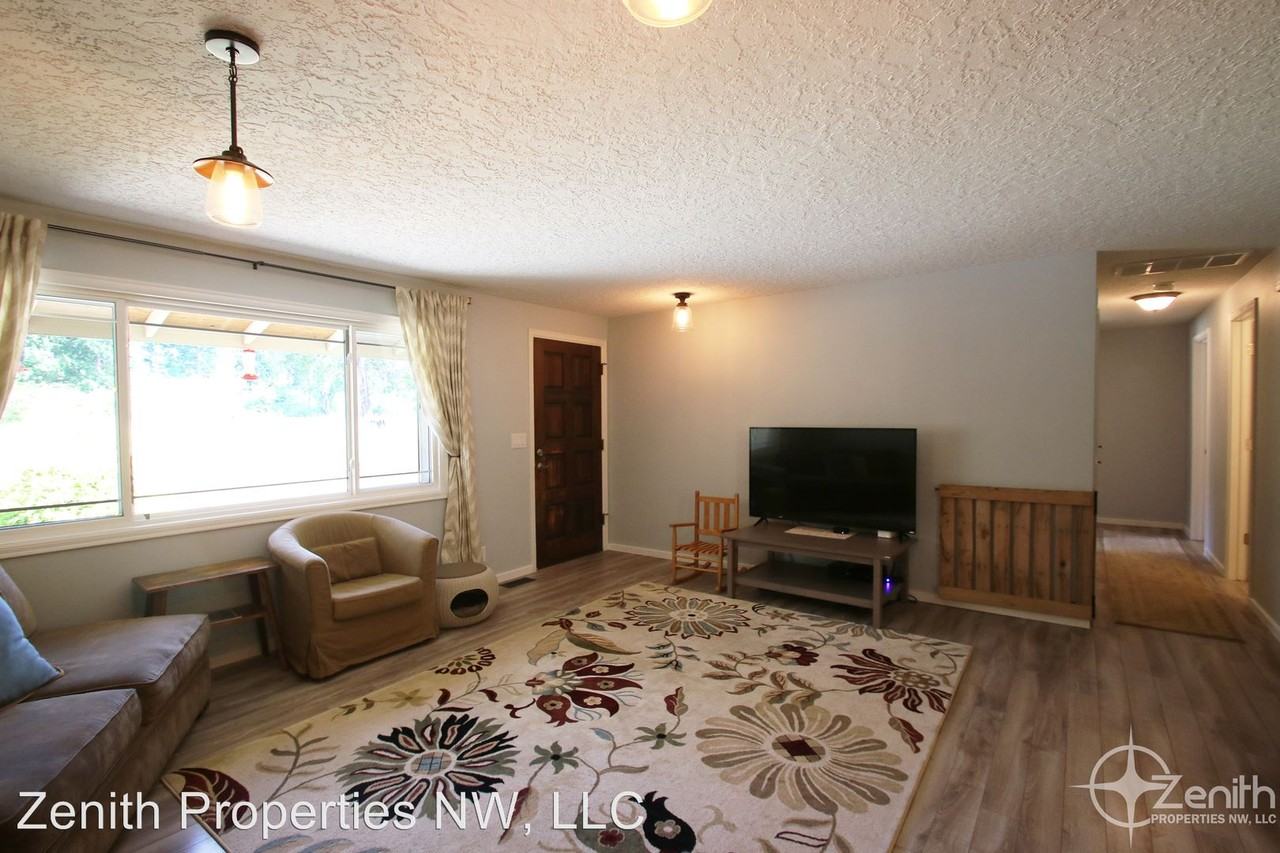 21705 NE 122nd St - Photo 2 of 15