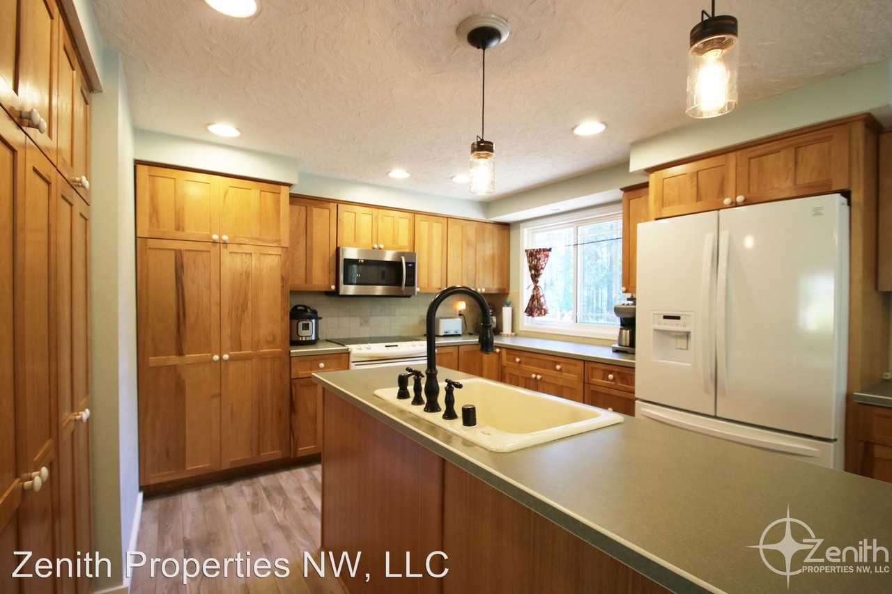 21705 NE 122nd St - Photo 3 of 15