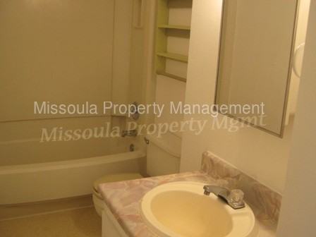 317 E Spruce St #A - Photo 2 of 4