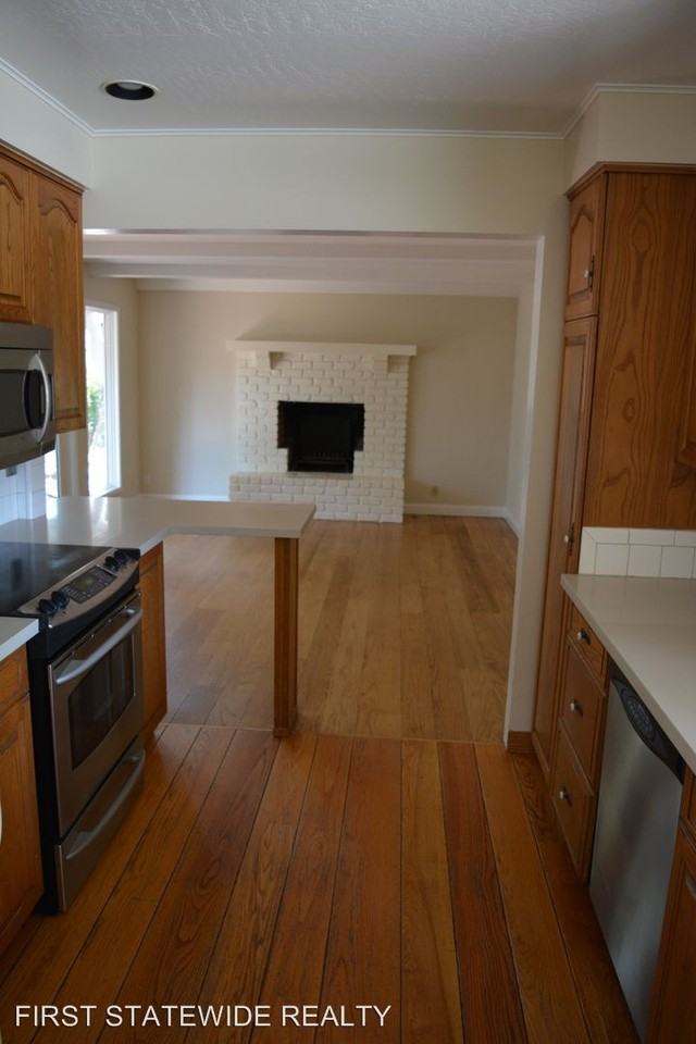 1722 Juarez Ave - Photo 3 of 17