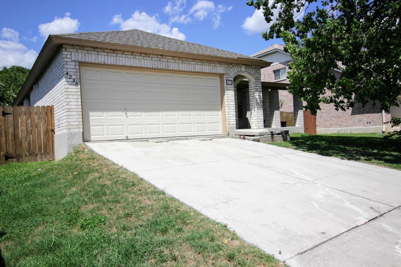 4230 Lakebend W Dr - Photo 3 of 20