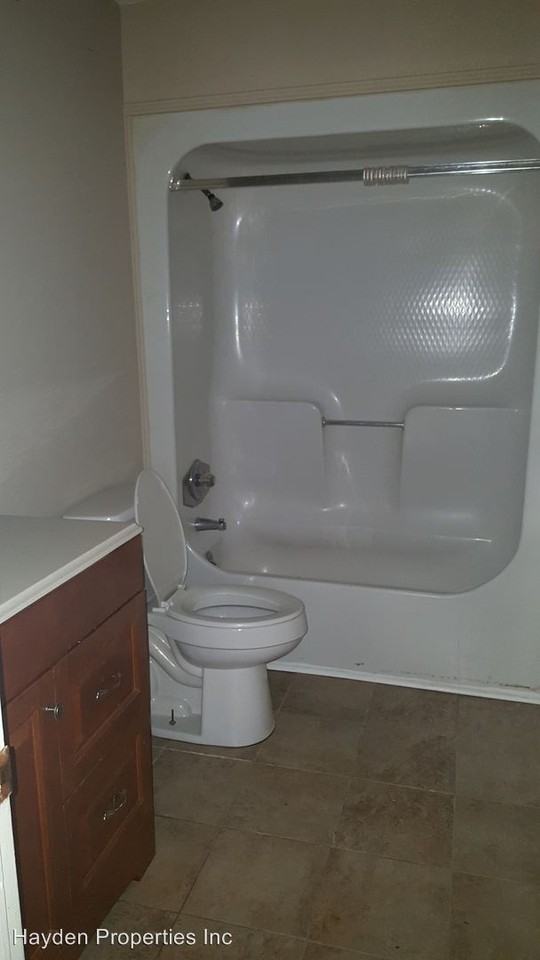 408 Hawthorne St - Photo 3 of 6