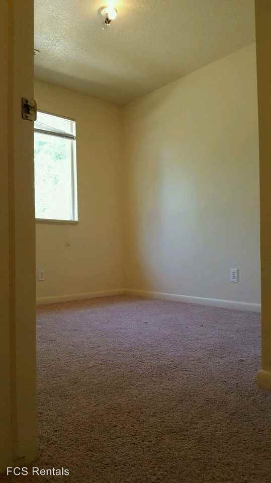 915-917 W 500 S - Photo 3 of 3