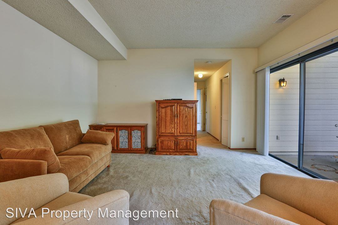 1336 Meadow Ridge Cir - Photo 3 of 28