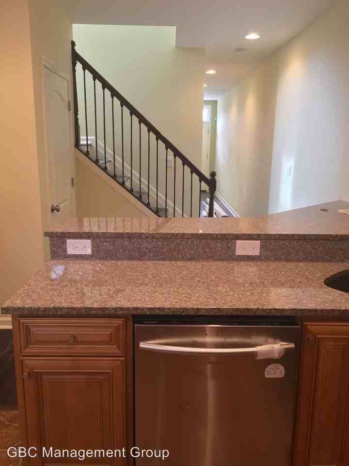 2101 Jefferson St - Photo 3 of 17