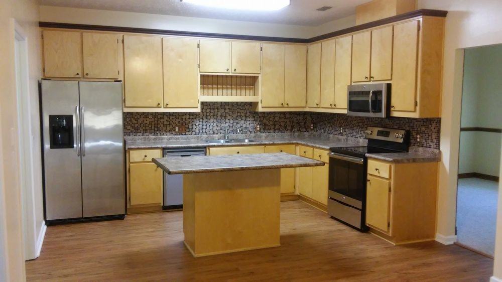 102 Queens Cir - Photo 3 of 38