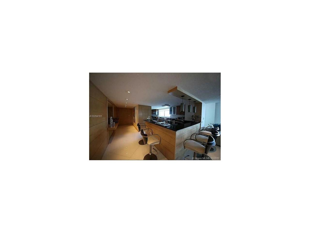 1800 North Bayshore Drive - Photo 2 of 9
