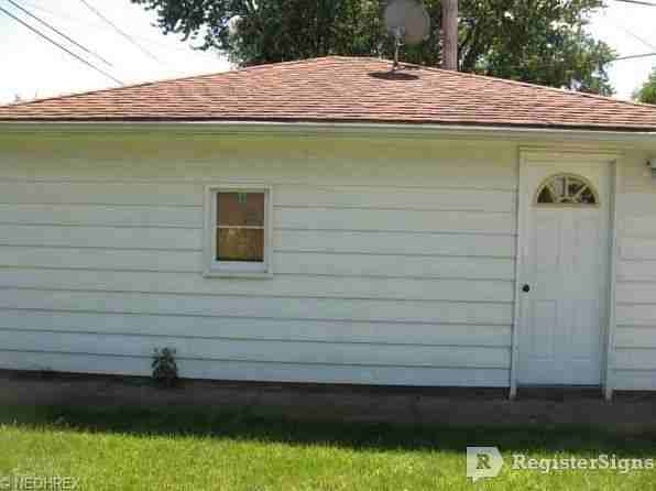 4555 W 193rd St - Photo 3 of 14