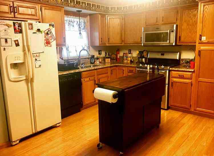 980 Center St - Photo 2 of 6