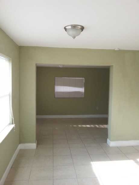 1217 S W Avenue C - Photo 2 of 8