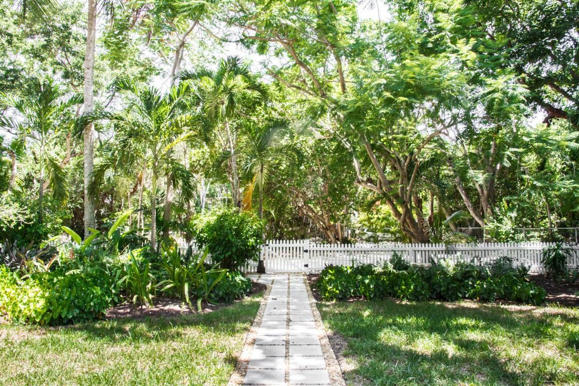 130 Royal Ln - Photo 3 of 35