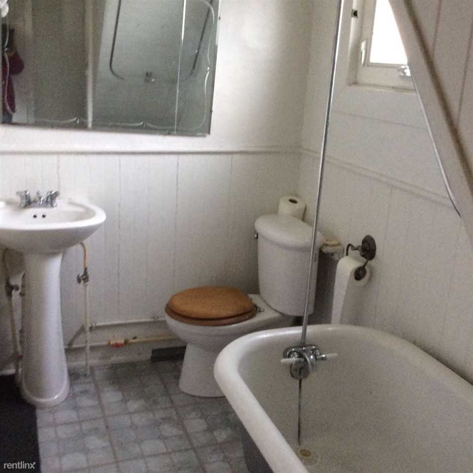 19224 Craig St - Photo 2 of 9