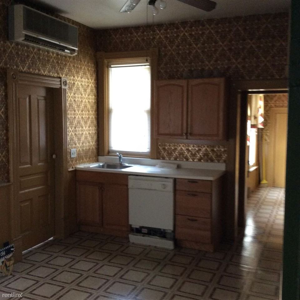 19224 Craig St - Photo 3 of 9