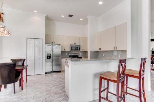 9526 Vercelli St - Photo 3 of 7