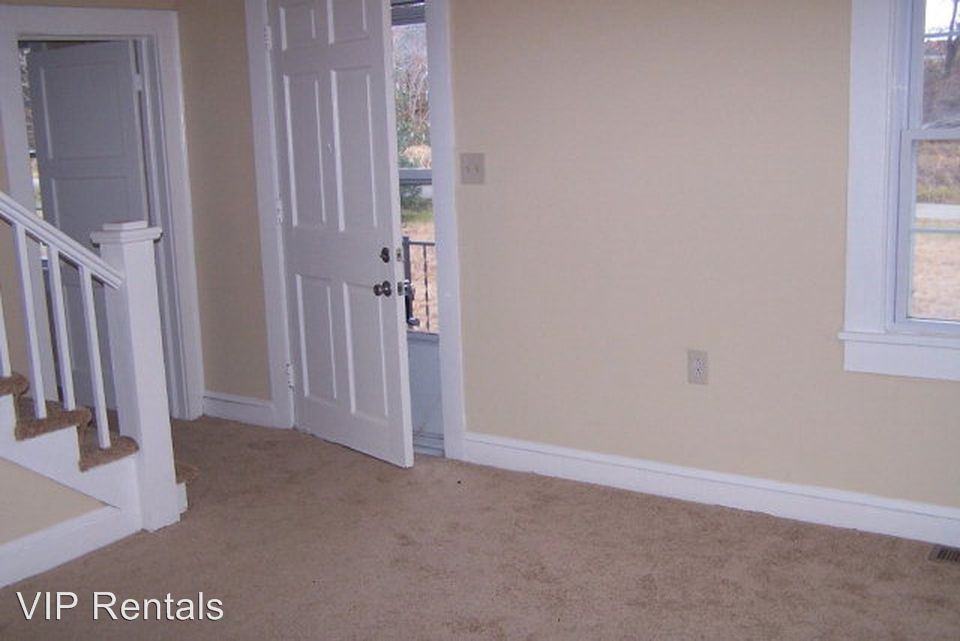 107 Railroad St - Photo 2 of 17