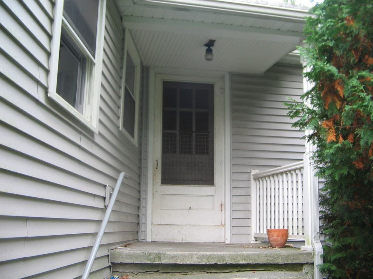 17 Hess Ave - Photo 2 of 7