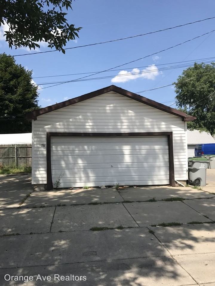 1582 S 36th St - Photo 2 of 7