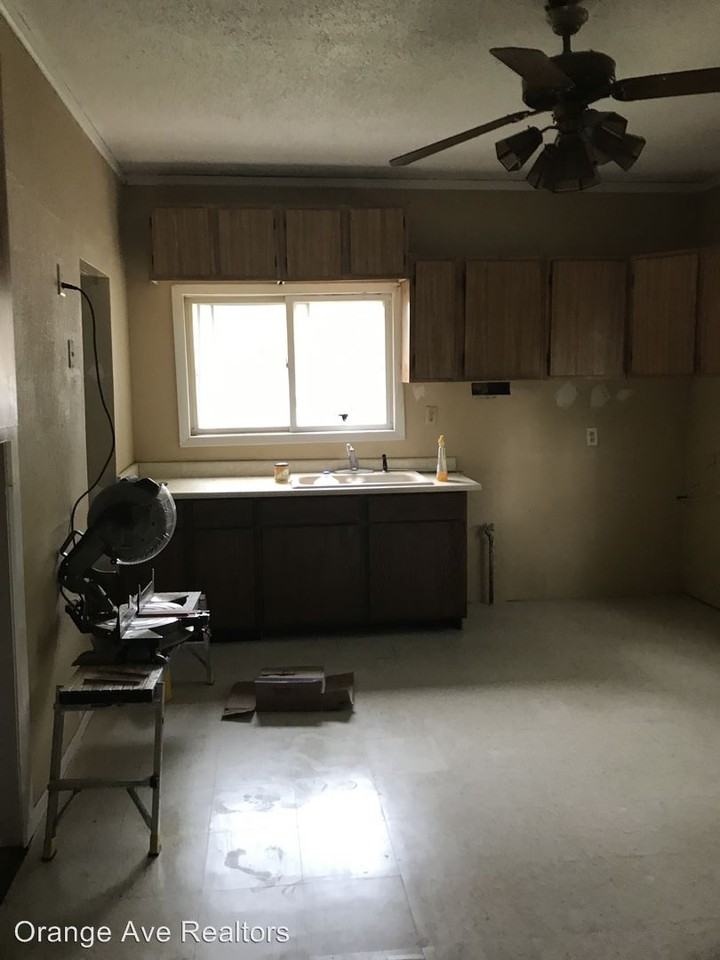 1582 S 36th St - Photo 3 of 7