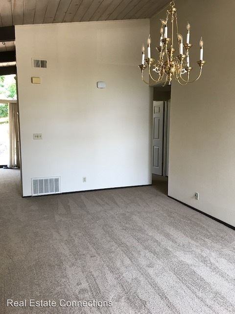 731 Bantry Ct - Photo 3 of 12