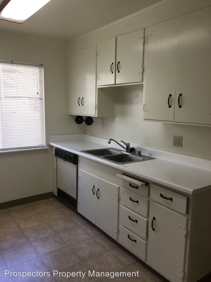 3371 Almaden Rd - Photo 3 of 7