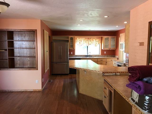 5850 Berry Dr - Photo 3 of 10