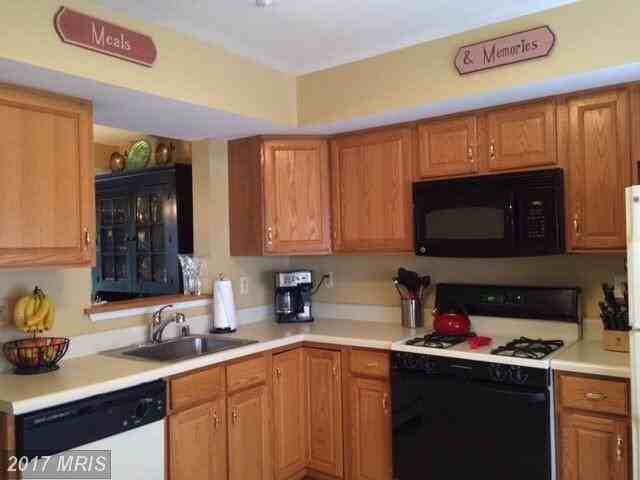 5639 Queen Anne Ct - Photo 2 of 10