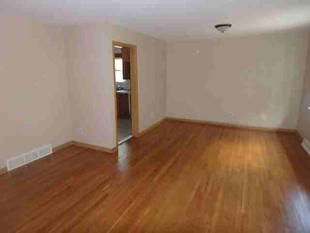 647 N Hawkins Ave - Photo 3 of 15