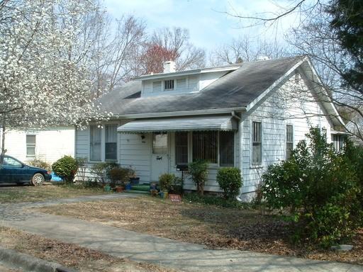 906 Hale St - Photo 2 of 2