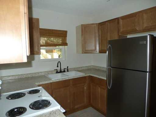 12351 Holly St - Photo 3 of 11