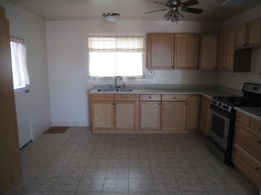 523 F St - Photo 3 of 10