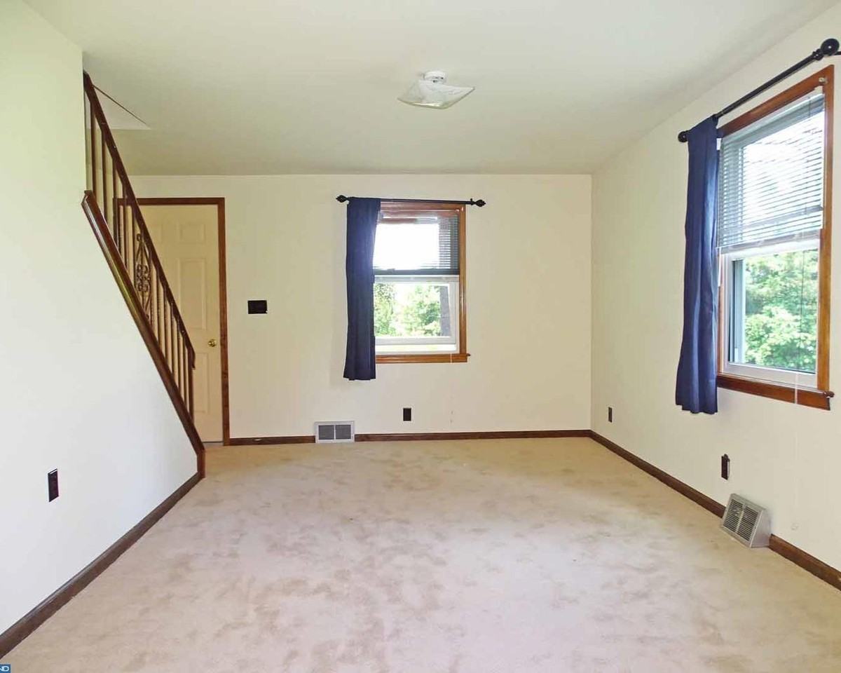1153 Greeley Ave - Photo 3 of 23