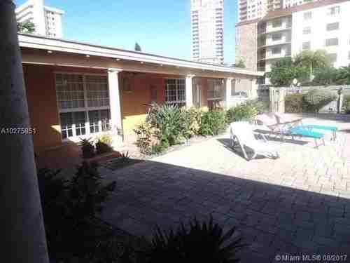 2033 NE 33rd Ave - Photo 2 of 8