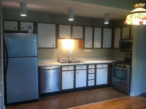 842 Franklin St - Photo 2 of 9