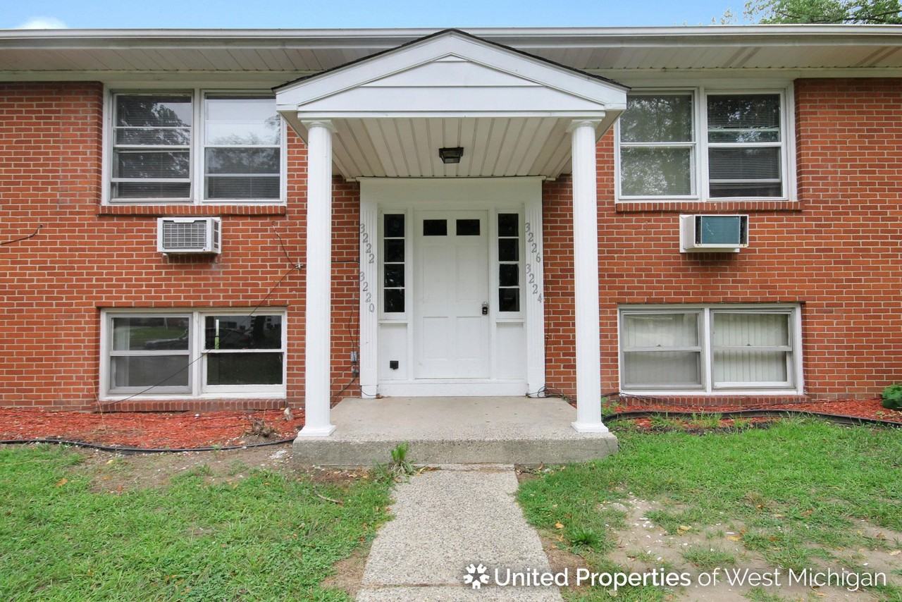 3222 Marshall Ave SE - Photo 2 of 18