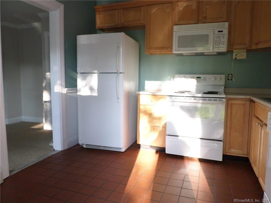 106 Broad St #A - Photo 3 of 8