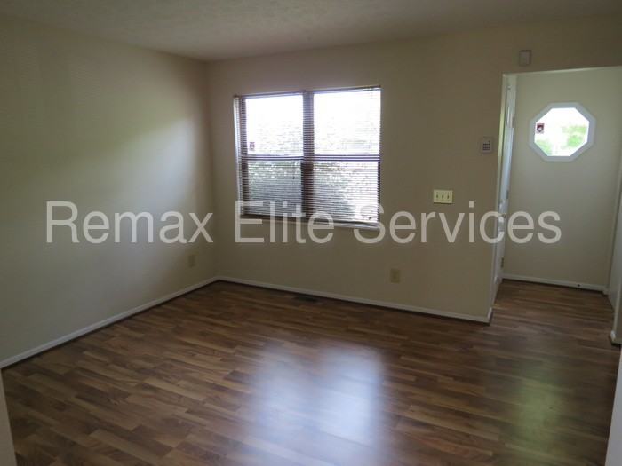 2251 Hughey Square Dr - Photo 3 of 18