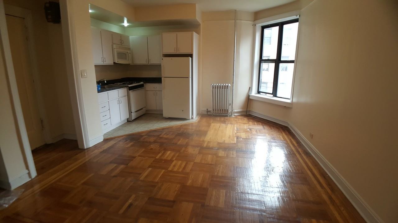 W 207th St & Post Ave #3rd F