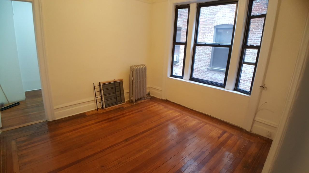 Nagle Ave & Sickles St