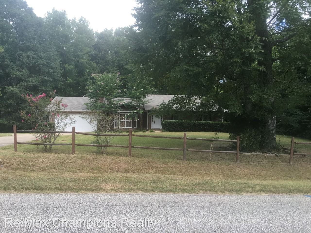 2415 Lee Rd - Photo 2 of 8