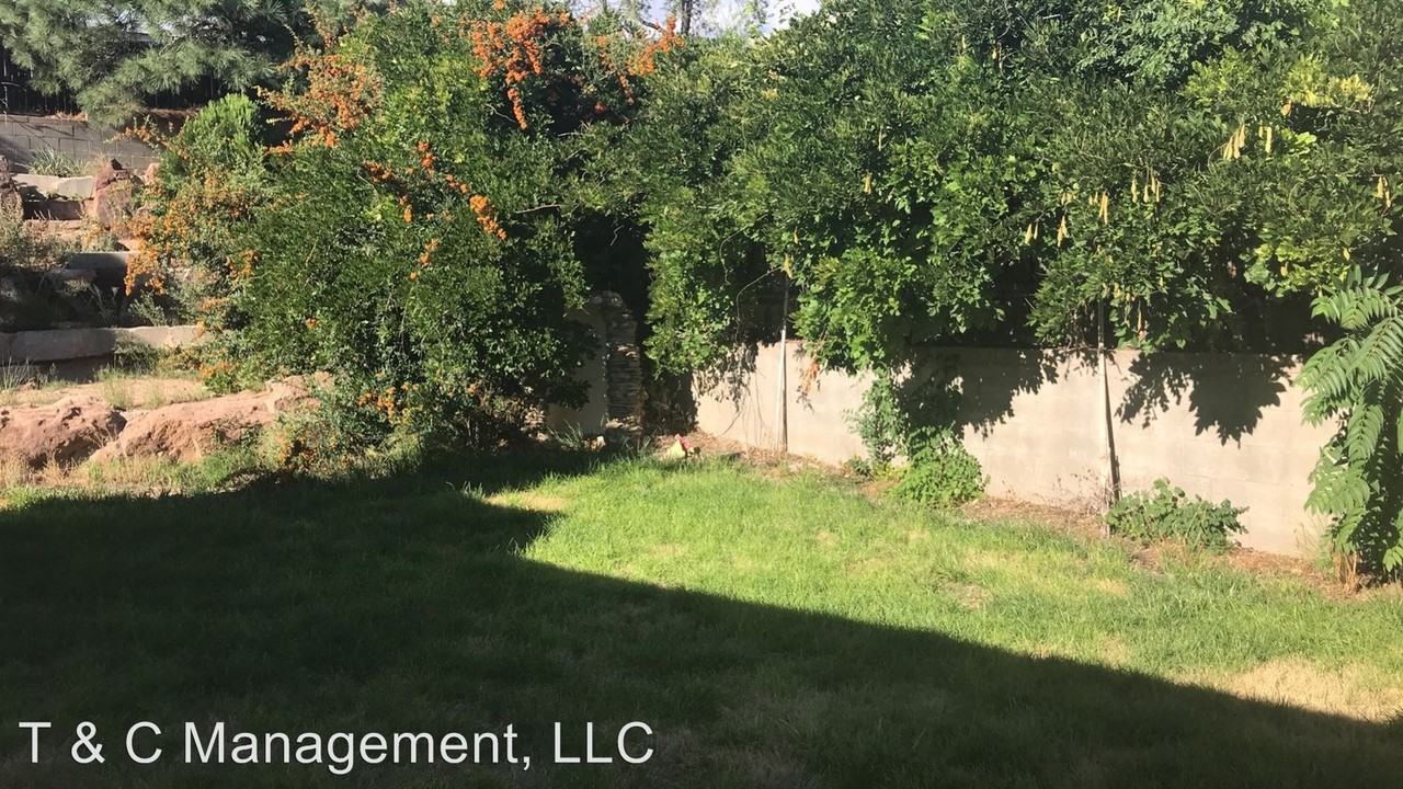 1117 Roma Ave NE - Photo 2 of 10