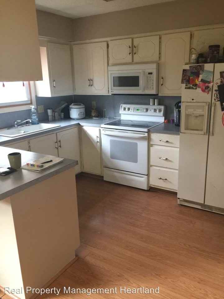 647 N 12th St - Photo 2 of 6