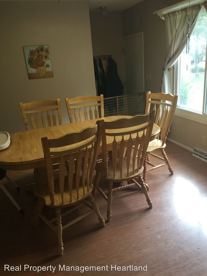 647 N 12th St - Photo 3 of 6