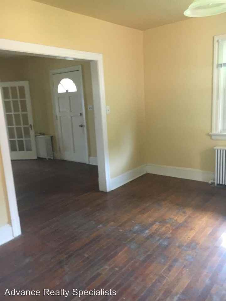 1014 Fourqurean Ln - Photo 2 of 5