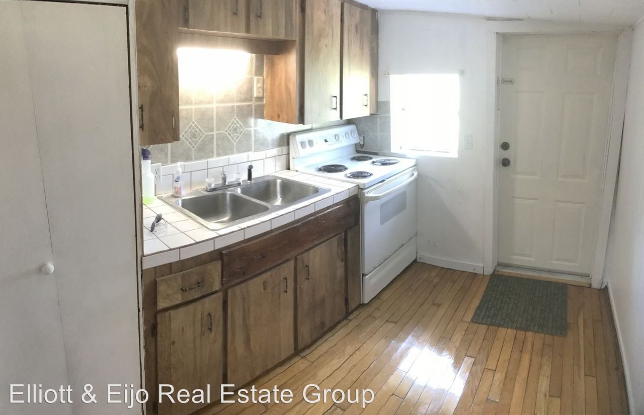 311 Lakeshore Ct - Photo 3 of 6