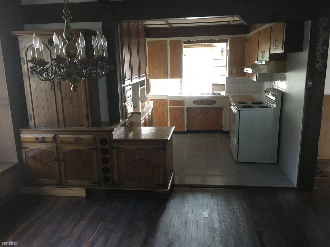 6703 37th Ave - Photo 2 of 6