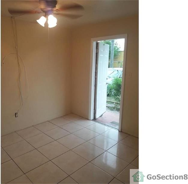 2550 NW 8th St #4 - Photo 2 of 9